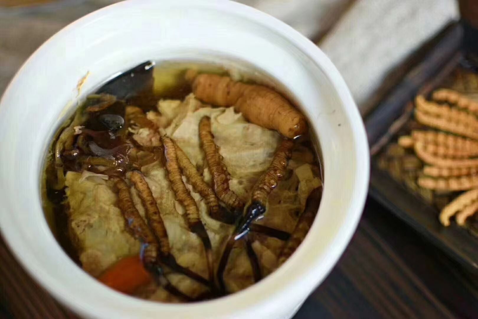 冬蟲夏草怎么食用？