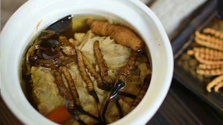 鮮香滋補！鮮冬蟲夏草燉雞湯的美味做法