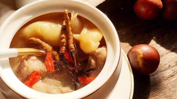 冬蟲(chóng)夏草泡多少根比較好？結(jié)合場(chǎng)景與體質(zhì)的科學(xué)建議