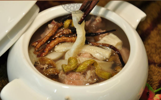 川貝冬蟲夏草雪梨怎么燉？潤(rùn)肺滋補(bǔ)的詳細(xì)做法與竅門